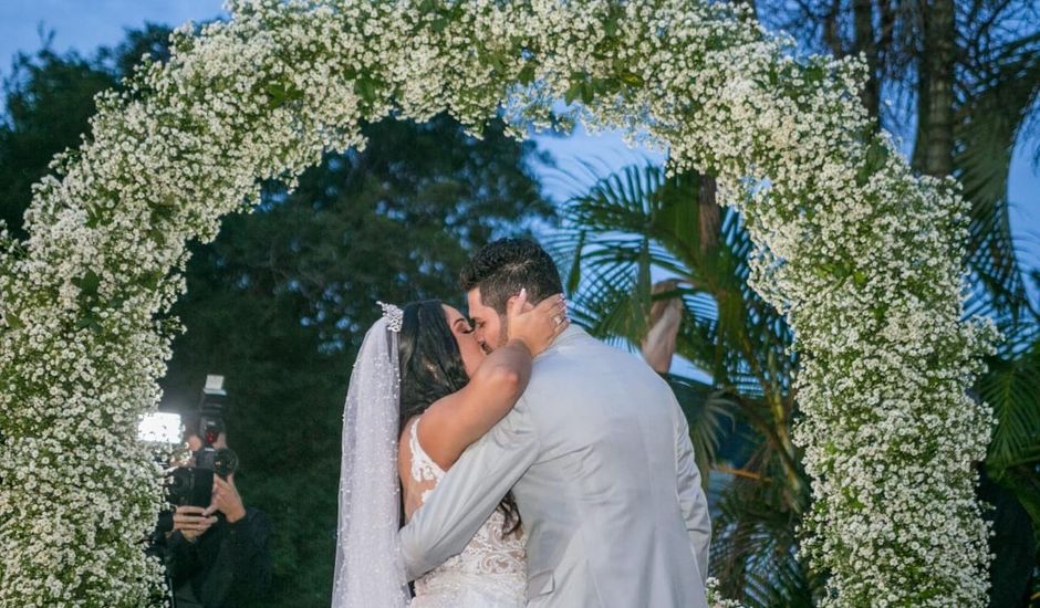 O casamento de Tiago e Lizziê em Ibirité, Minas Gerais