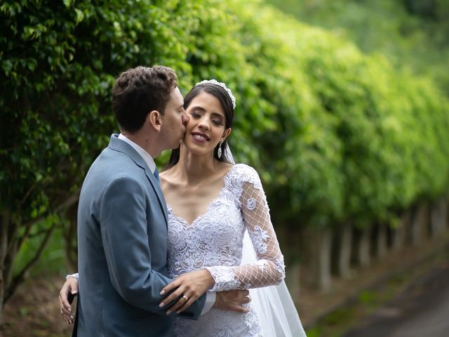 O casamento de Carlos e Thuany em Belo Horizonte, Minas Gerais 225