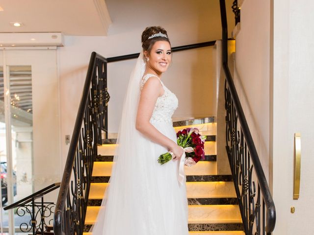O casamento de Djonatan e Gabrielle em Curitiba, Paraná 35