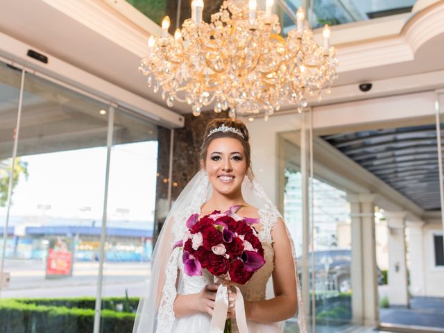O casamento de Djonatan e Gabrielle em Curitiba, Paraná 37
