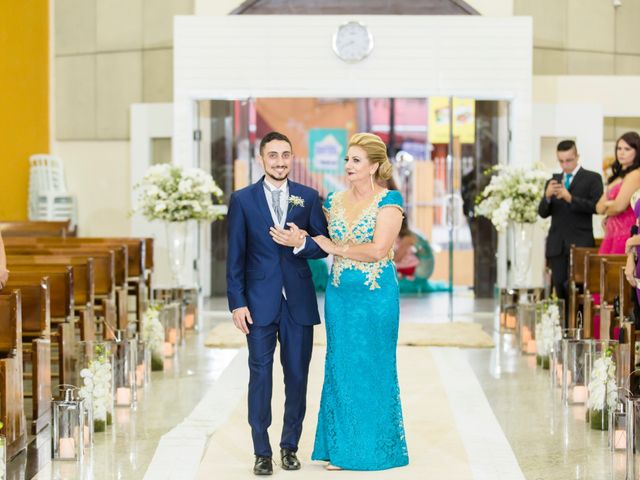 O casamento de Djonatan e Gabrielle em Curitiba, Paraná 43