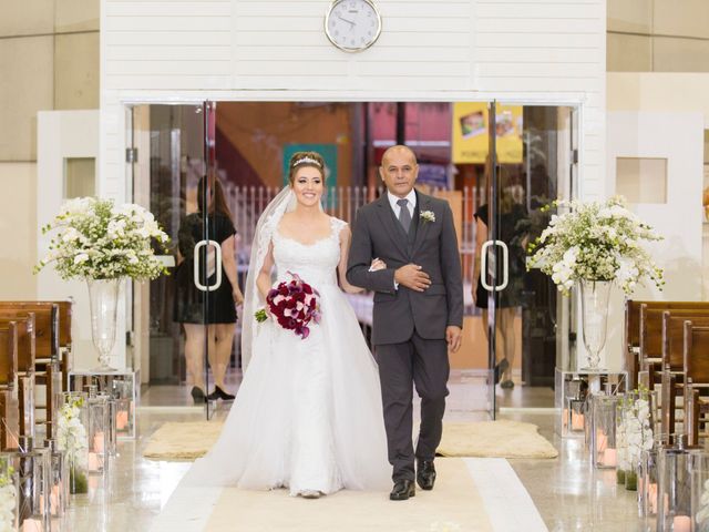 O casamento de Djonatan e Gabrielle em Curitiba, Paraná 61