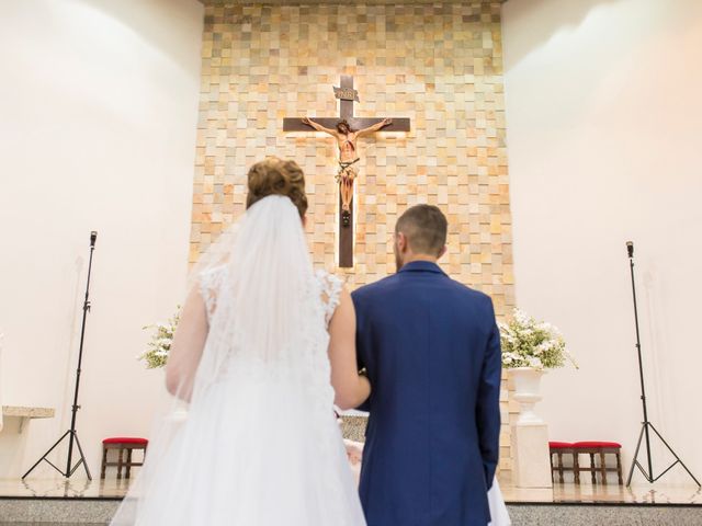 O casamento de Djonatan e Gabrielle em Curitiba, Paraná 69