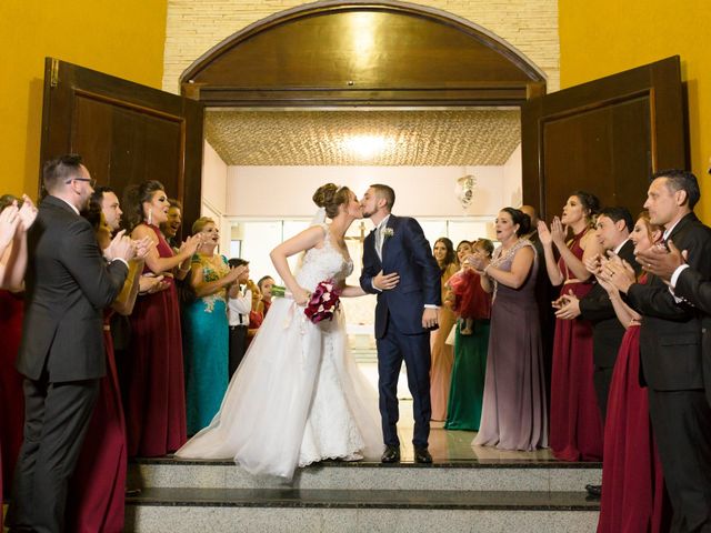 O casamento de Djonatan e Gabrielle em Curitiba, Paraná 85