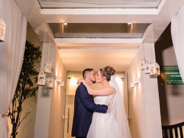 O casamento de Djonatan e Gabrielle em Curitiba, Paraná 114