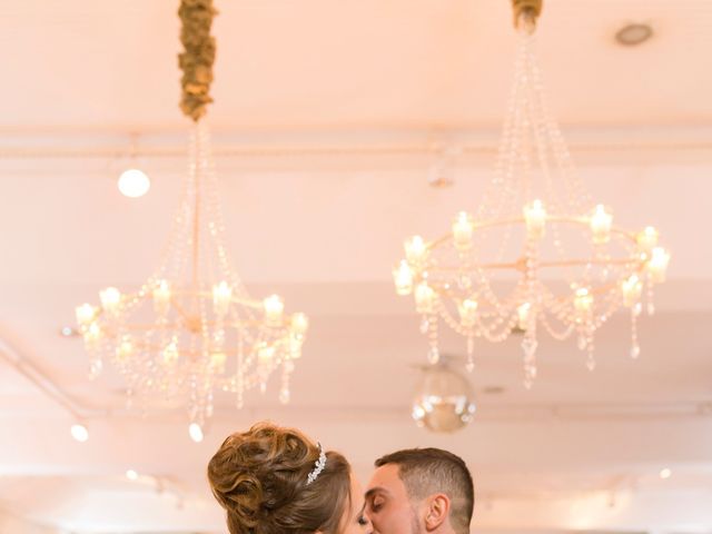 O casamento de Djonatan e Gabrielle em Curitiba, Paraná 120