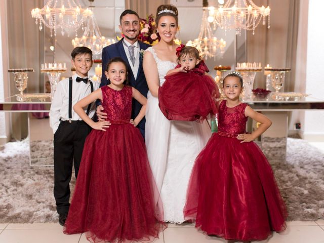 O casamento de Djonatan e Gabrielle em Curitiba, Paraná 132