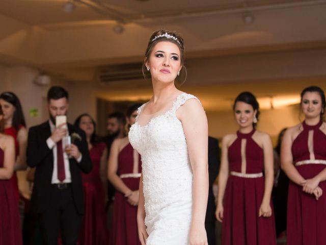O casamento de Djonatan e Gabrielle em Curitiba, Paraná 135
