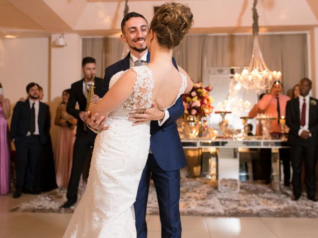 O casamento de Djonatan e Gabrielle em Curitiba, Paraná 144