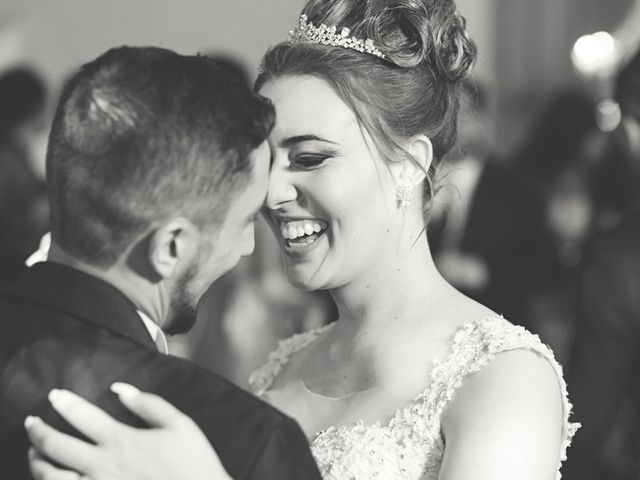 O casamento de Djonatan e Gabrielle em Curitiba, Paraná 146