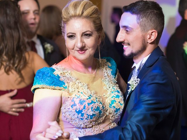 O casamento de Djonatan e Gabrielle em Curitiba, Paraná 149