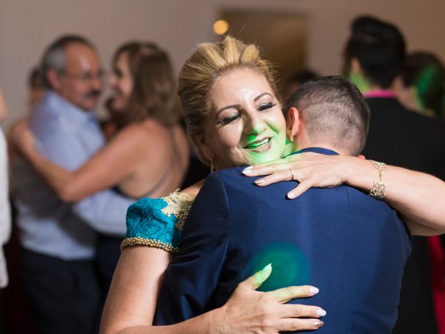 O casamento de Djonatan e Gabrielle em Curitiba, Paraná 150