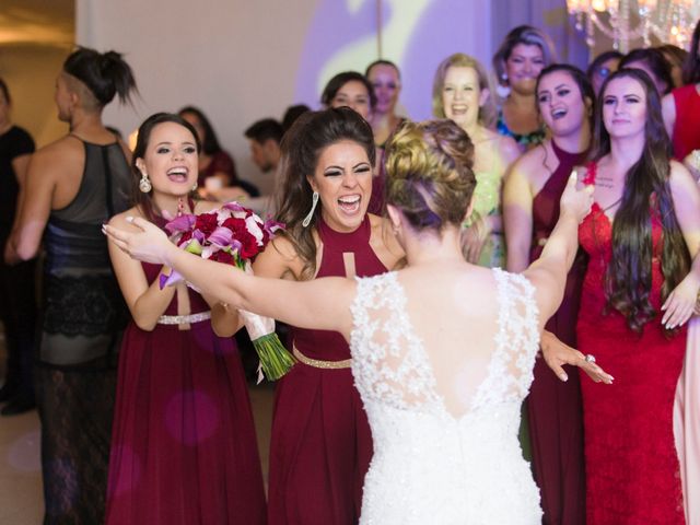 O casamento de Djonatan e Gabrielle em Curitiba, Paraná 161