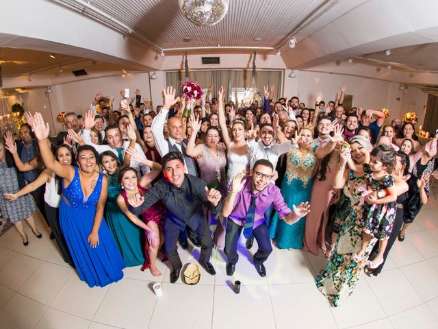 O casamento de Djonatan e Gabrielle em Curitiba, Paraná 163