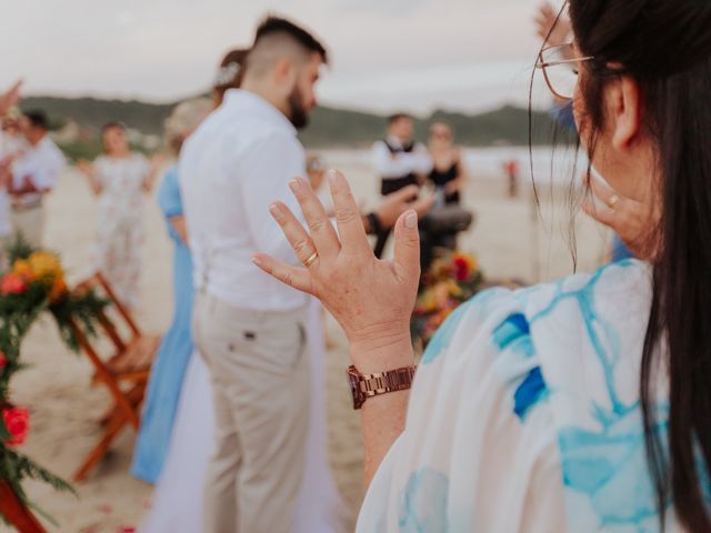 O casamento de Tiago Leão  e Bruna Leão  em Bombinhas, Santa Catarina 29