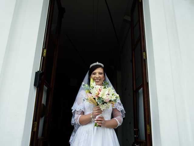 O casamento de Fábio e Flaviane em Curitiba, Paraná 10