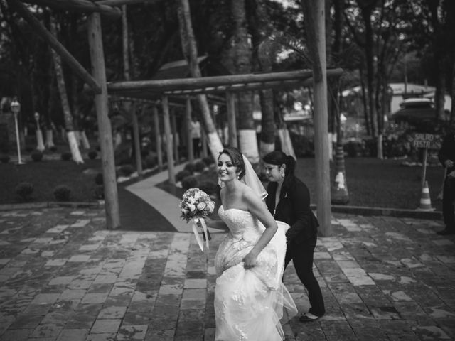 O casamento de Tiago e Rebeca  em Curitiba, Paraná 15