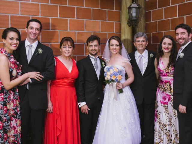 O casamento de Tiago e Rebeca  em Curitiba, Paraná 20