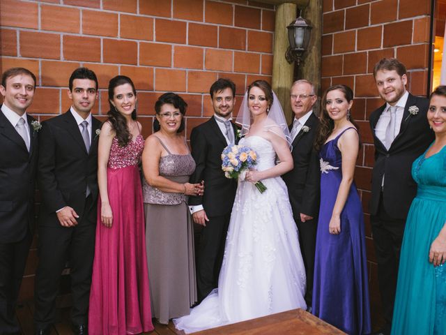 O casamento de Tiago e Rebeca  em Curitiba, Paraná 21