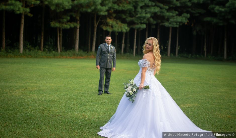 O casamento de Guilherme e Monique em Almirante Tamandaré, Paraná