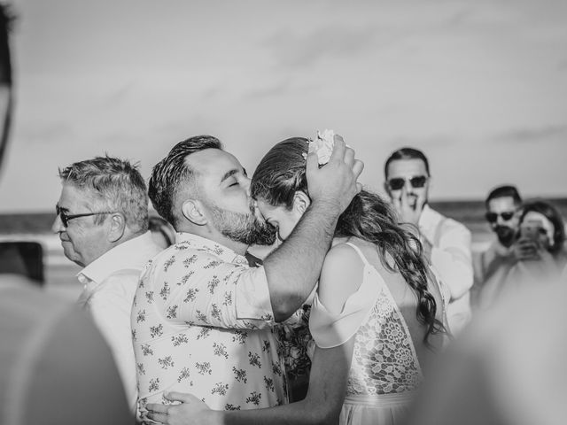 O casamento de Vinicius e Mayara em Ilha do Mel, Paraná 97