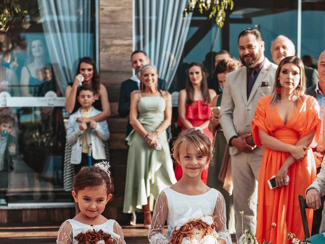 O casamento de Junior e Danielle em Bombinhas, Santa Catarina 15