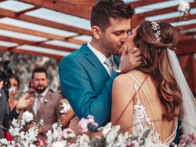 O casamento de Junior e Danielle em Bombinhas, Santa Catarina 23