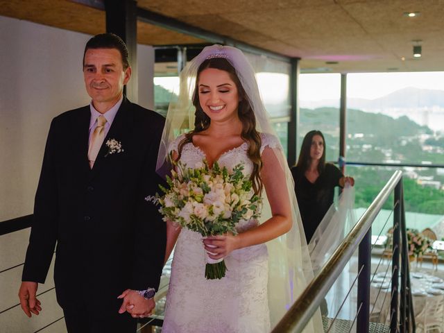 O casamento de Gustavo e Loriane em Itapema, Santa Catarina 16