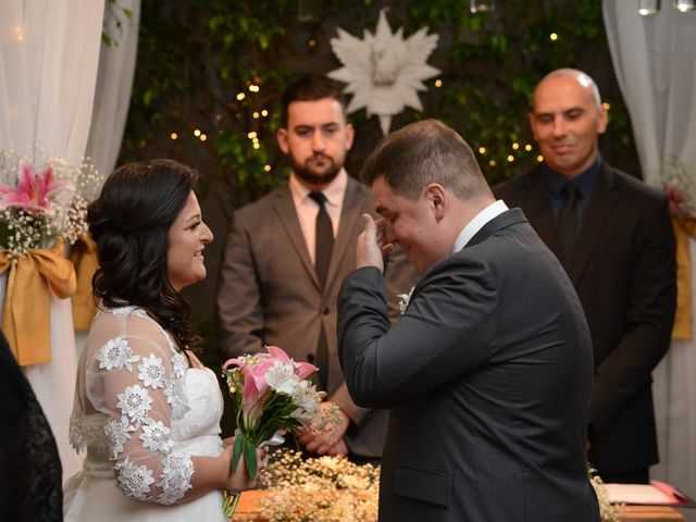 O casamento de Lírio e Sabrina em Porto Alegre, Rio Grande do Sul 32