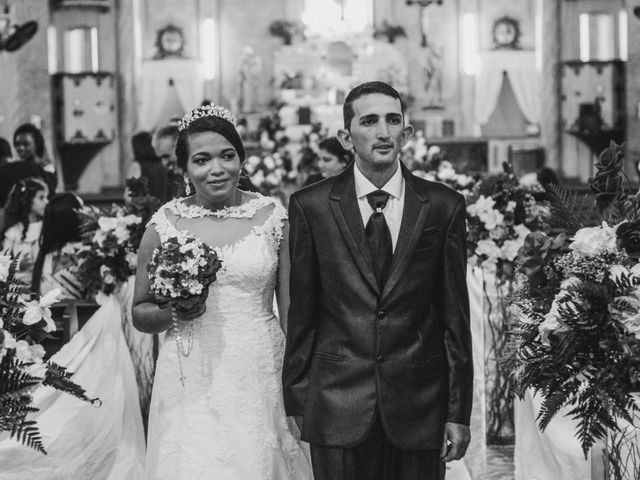 O casamento de Carlos e Viviane em Cipotânea, Minas Gerais 14