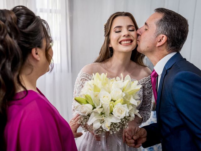 O casamento de Cristian e Isabelle em Curitiba, Paraná 45