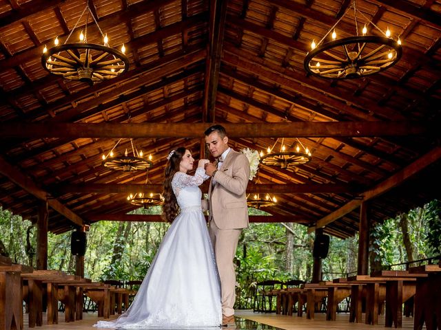 O casamento de Cristian e Isabelle em Curitiba, Paraná 117