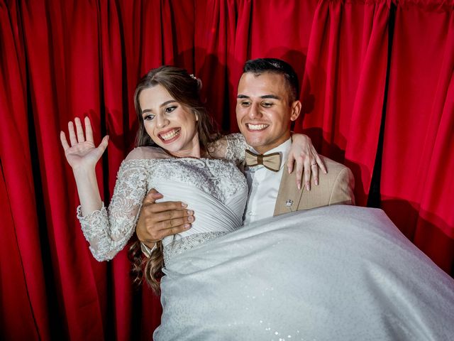 O casamento de Cristian e Isabelle em Curitiba, Paraná 156