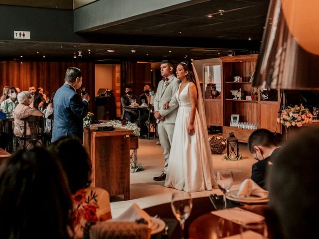 O casamento de Junior e Amandha em Curitiba, Paraná 33