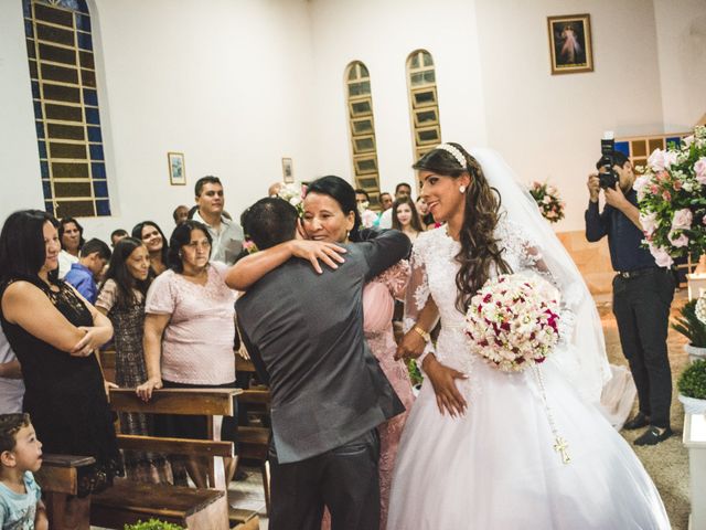 O casamento de Marcus Vinícius e Larissa em Cocalzinho de Goiás, Goiás 11