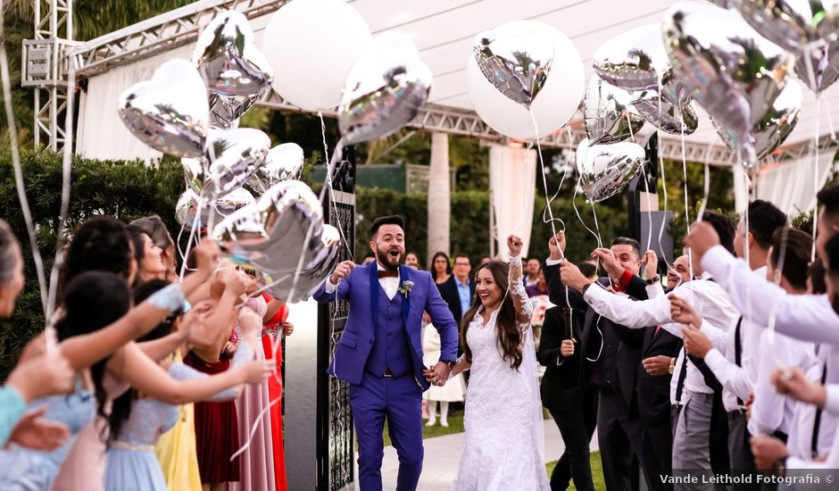 O casamento de Raone e Bruna em Joinville, Santa Catarina