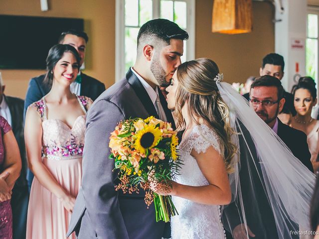 O casamento de Victor  e Carolina  em Florianópolis, Santa Catarina 12