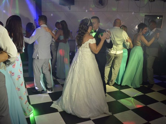 O casamento de Carlos Alexandre  e Grazielle em Duque de Caxias, Rio de Janeiro 33