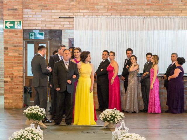 O casamento de Viniccius e Larissa em Curitiba, Paraná 27