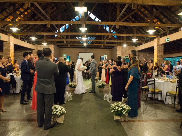 O casamento de Viniccius e Larissa em Curitiba, Paraná 32