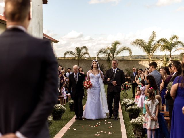 O casamento de Hallyson e Evelyn em Curitiba, Paraná 43