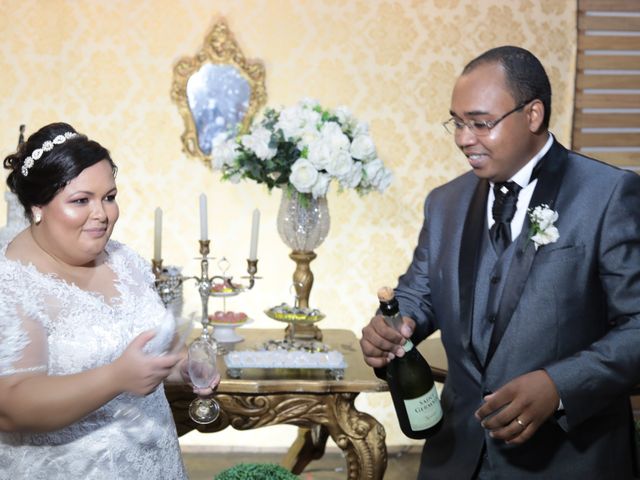 O casamento de Fabio e Mariane em Uberlândia, Minas Gerais 31