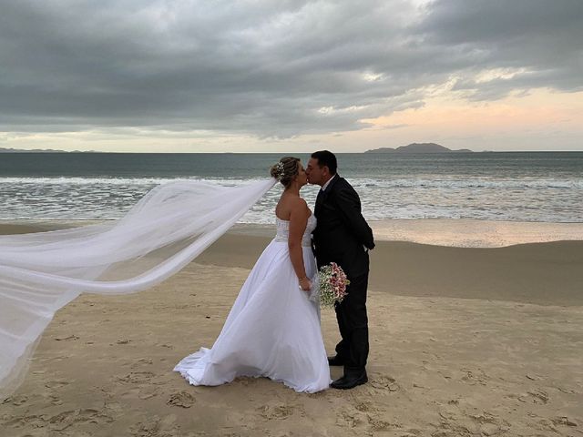 O casamento de Richard Beust Reis e Janaina Fiori em Florianópolis, Santa Catarina 9