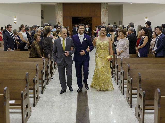 O casamento de Daniel e Junea em Patos de Minas, Minas Gerais 21