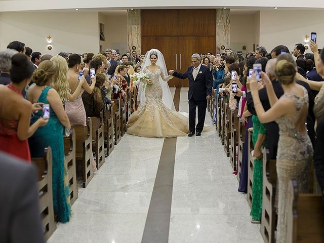 O casamento de Daniel e Junea em Patos de Minas, Minas Gerais 22