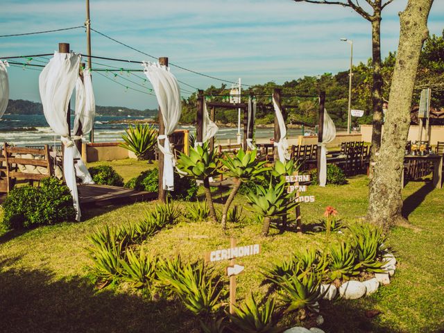 O casamento de André e Tamires em Bombinhas, Santa Catarina 12