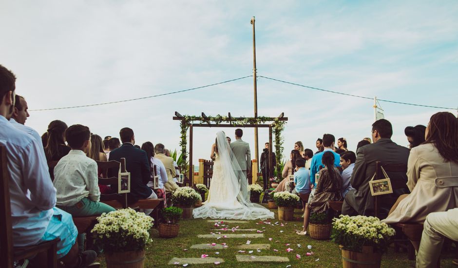 O casamento de André e Tamires em Bombinhas, Santa Catarina