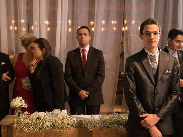O casamento de Tiago  e Viviane  em Santo André, São Paulo 15