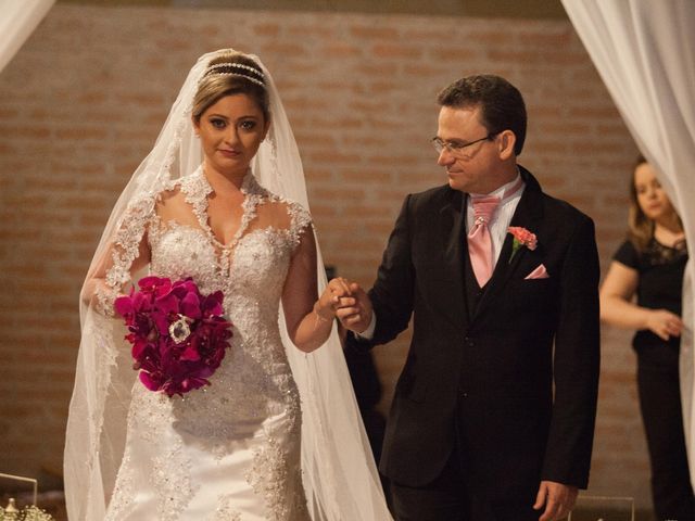 O casamento de Tiago  e Viviane  em Santo André, São Paulo 16
