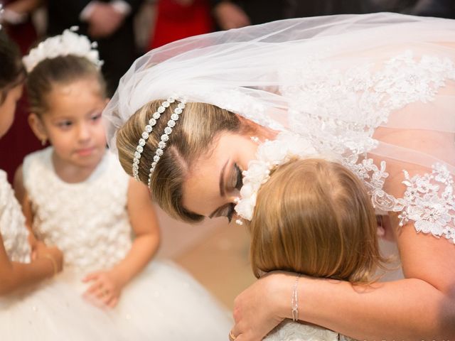 O casamento de Tiago  e Viviane  em Santo André, São Paulo 18